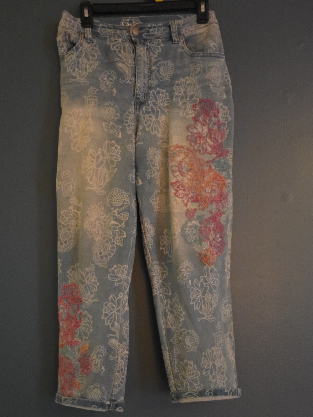 DG2 by Diane Gilman Light Blue Floral Embroidered Cropped Jeans